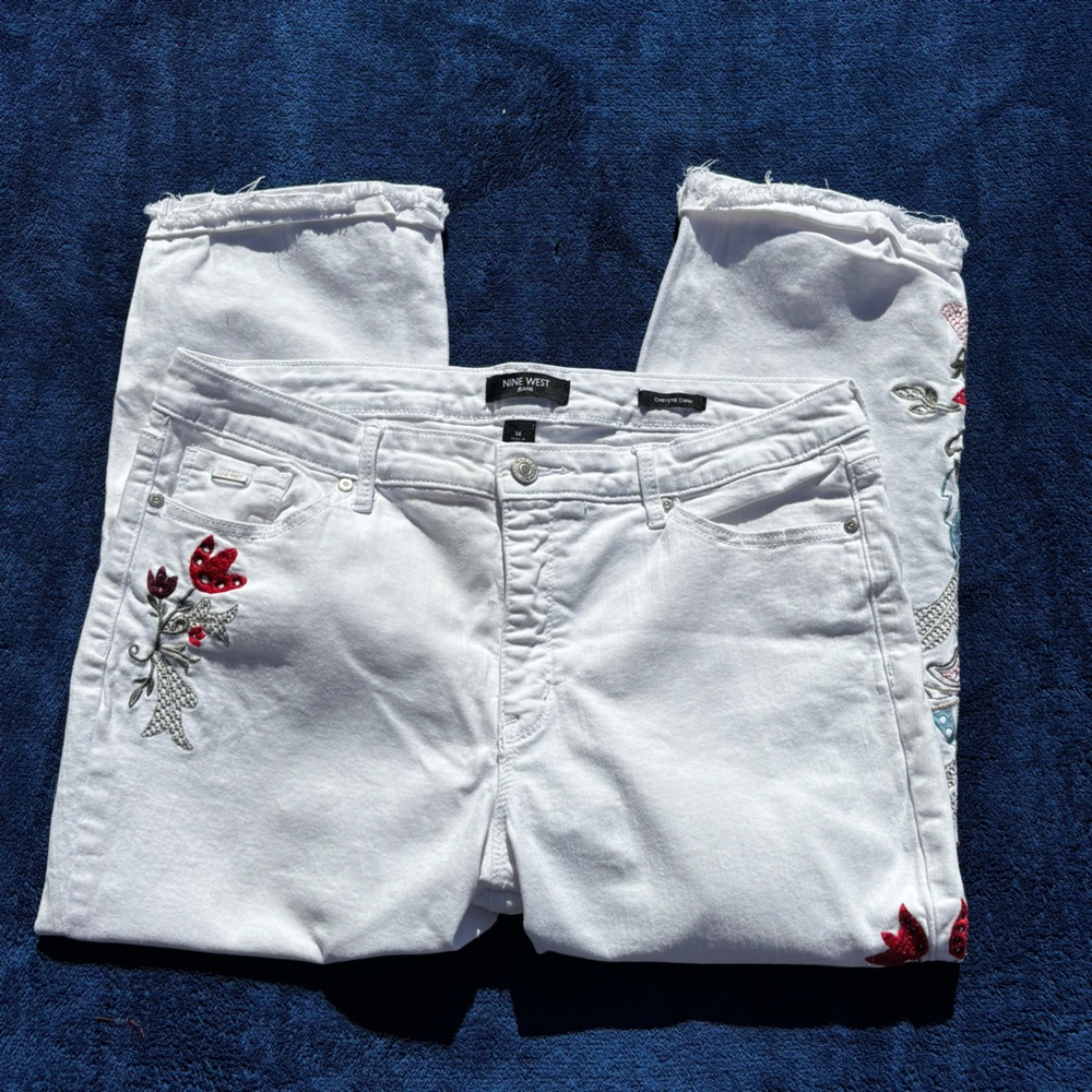 Nine West Jeans White Embroidered Chrystie Capri Women’s Size 14 💥Host Pick💥 - Picture 6 of 15